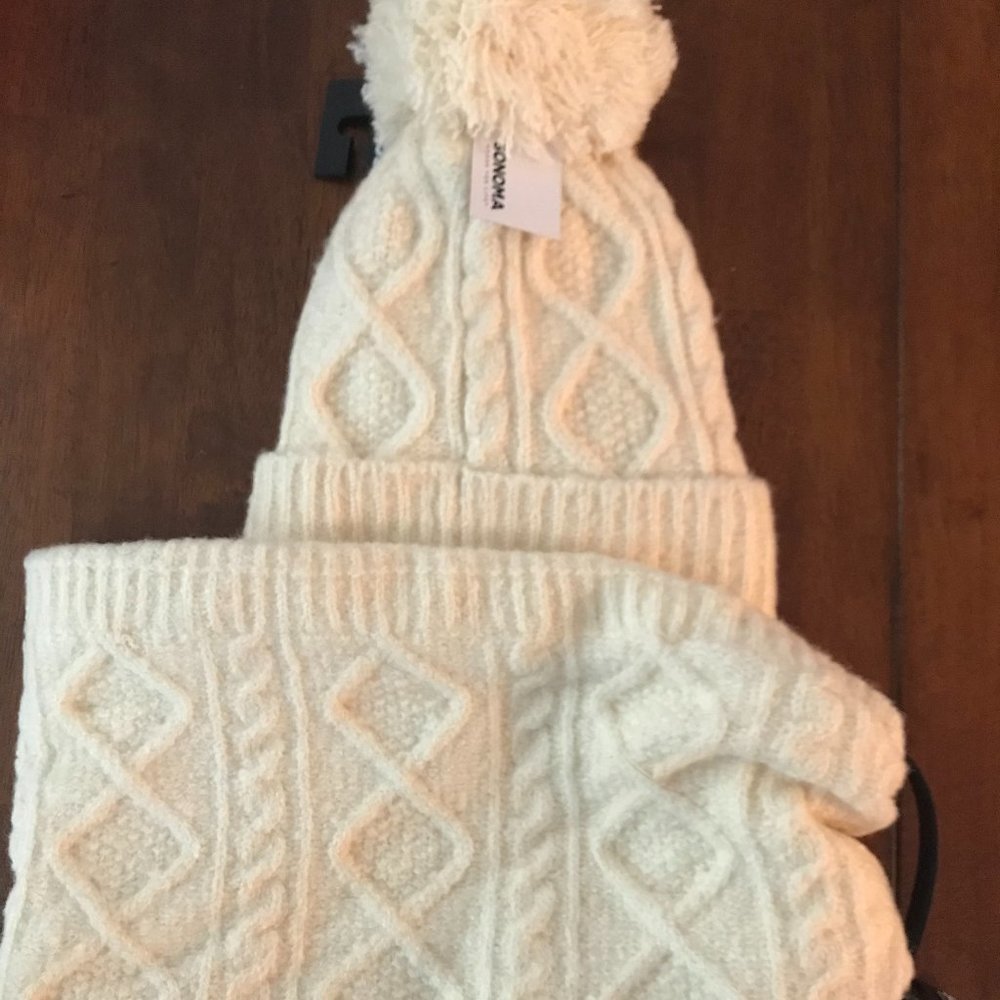 Sherpa-lined, soft yarn Sonoma Supercozy pom hat and cowl scarf